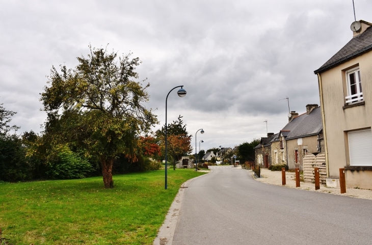 Le Village - Monterrein