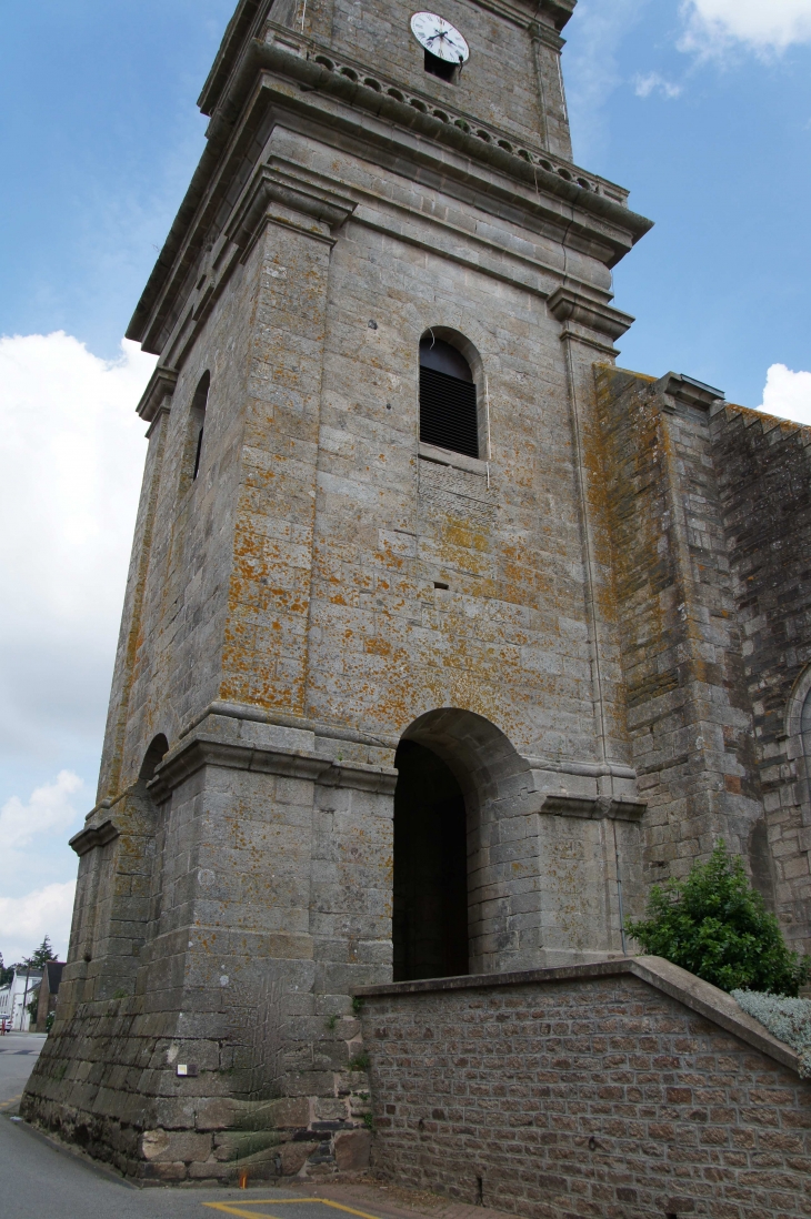 Le clocher porche de l'église de Saint-Méliau. - Pluméliau
