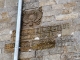 Inscription dans la pierre du chevet de l'église SAINt-Méliau.