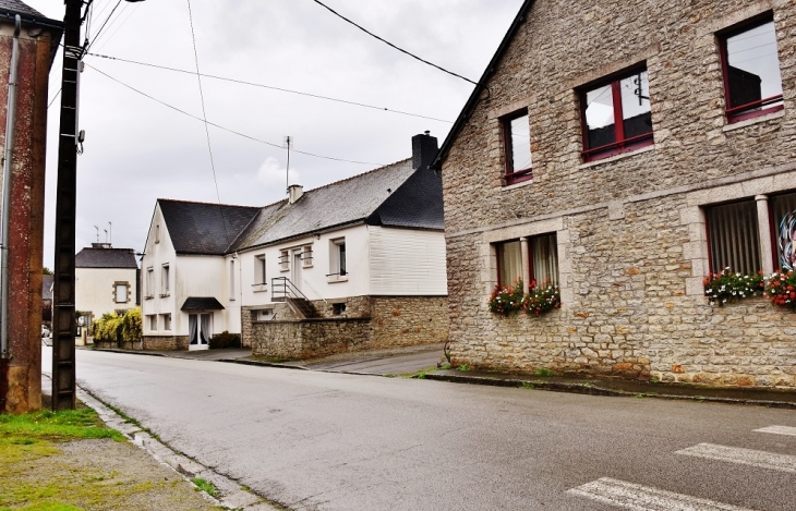 Le Village - Radenac