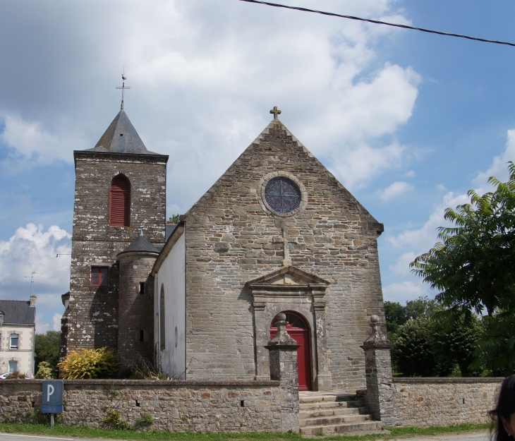 L'église Sainte-Julitte du XVIe, très remaniée, n'offre pas d'unité de style, et la tour carré et massive du clocher lui donne un air austère. - Remungol