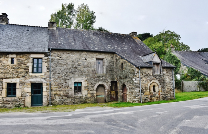 La Commune - Saint-Servant
