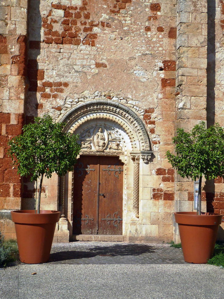 Le portail roman de l'église - Chârost