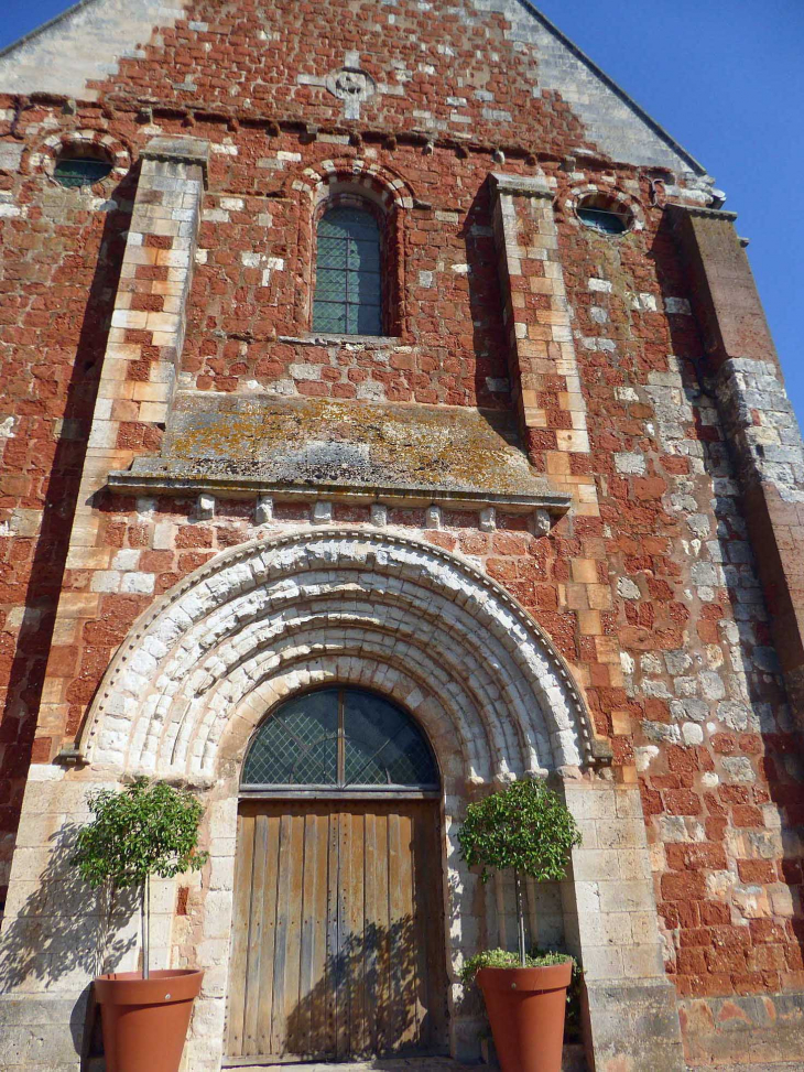 La façade de l'église - Chârost
