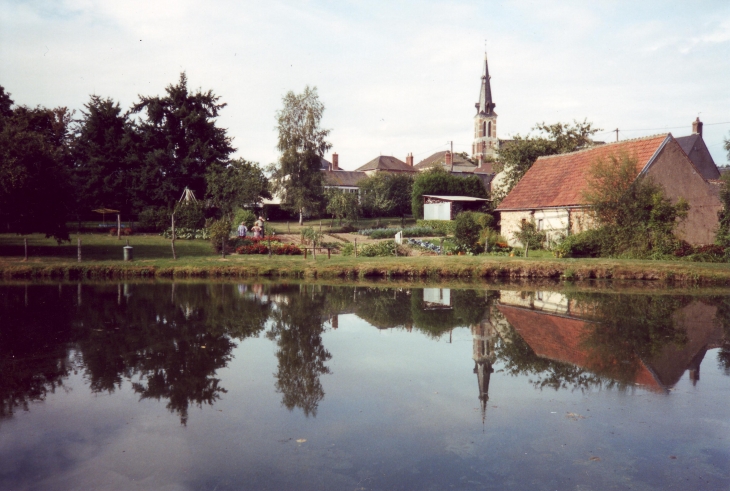 L'étang communal en été - La Chapelotte