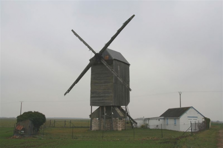 Le moulin St-Thomas à Bazoches en Dunois - Bazoches-en-Dunois