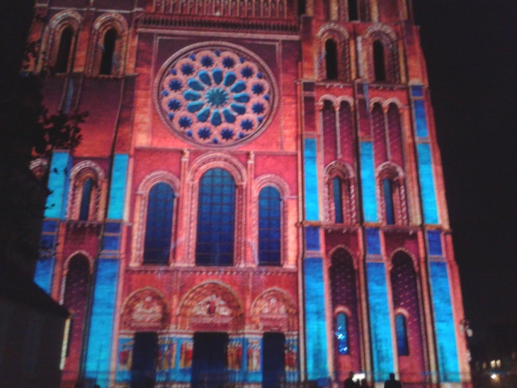 Cathédrale Notre Dame des XIIe et XIIIe siècles. - Chartres