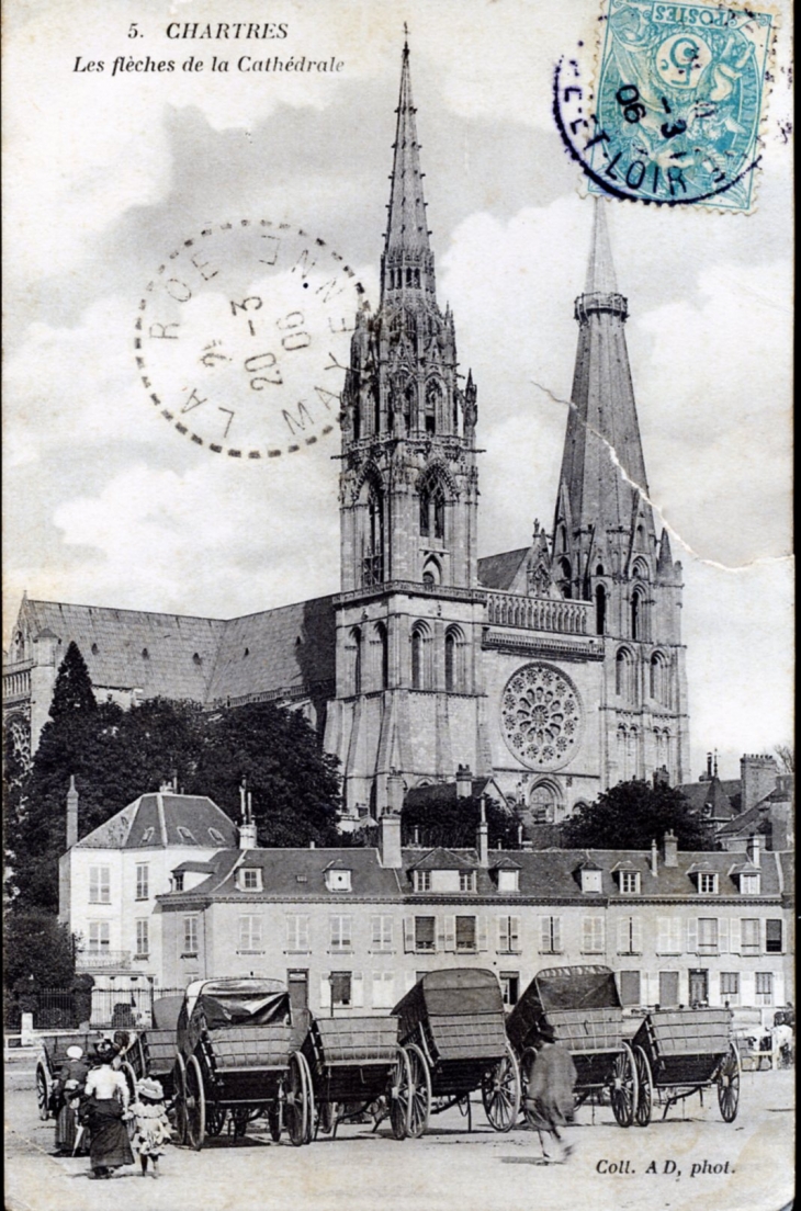 Les flèches de la Cathédrale, vers 1905 (carte postale ancienne). - Chartres