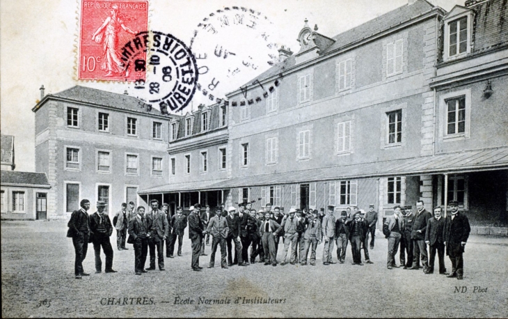 Ecole normale d'Instituteurs, vers 1906 (carte postale ancienne). - Chartres
