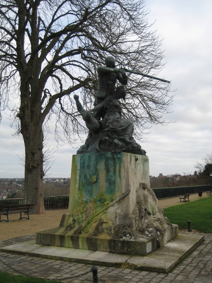 Statue des Francs-Tireurs. - Châteaudun