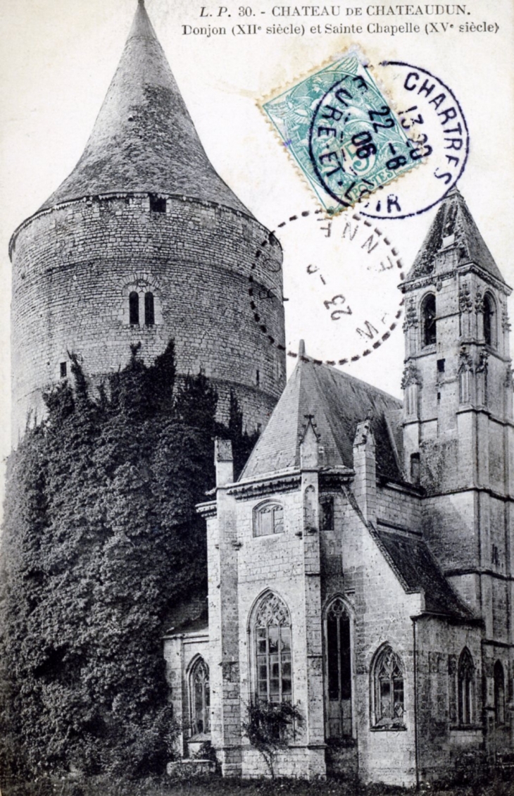 Le Château - Donjon (XIIe siècle) et Sainte Chapelle (XVe Siècle), vers 1906 (carte postale ancienne). - Châteaudun