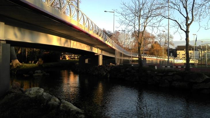 Le nouveau pont sur la Blaise entre le stade et le vieux Pré - Dreux