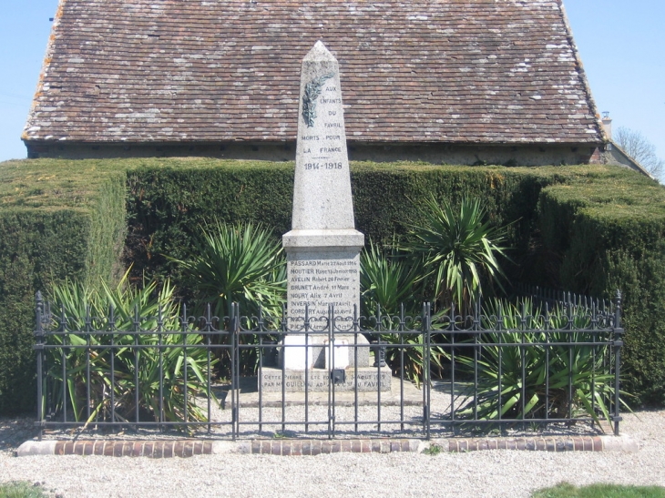 Le Monument aux Morts - Le Favril
