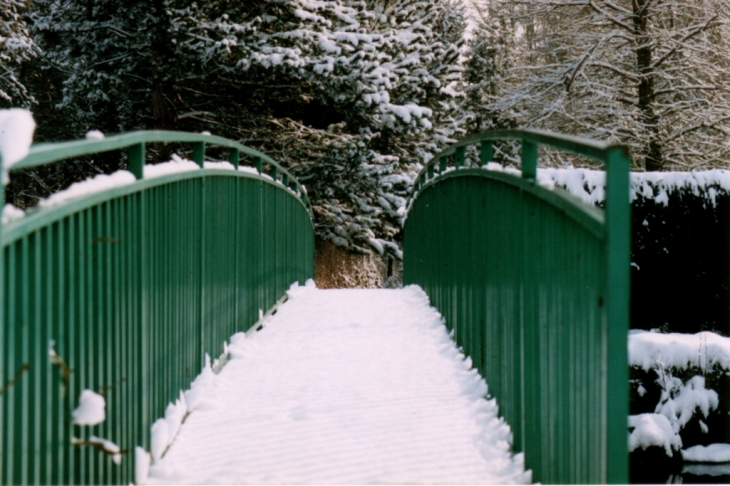 Mévoisins pont en hiver
