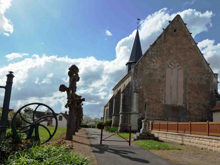 Derrière l'église - Vitray-en-Beauce