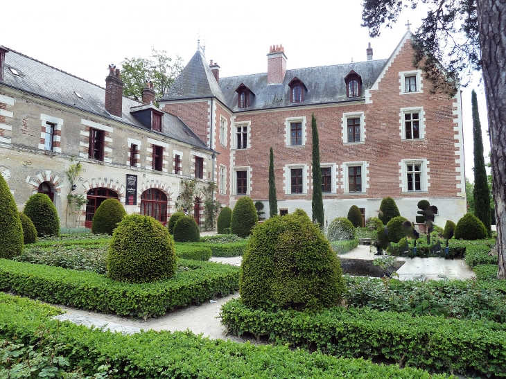 Le clos Lucé : l'arrière du château - Amboise