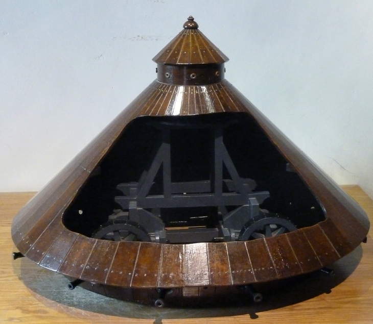 Le clos Lucé : maquette d'une invention de  Léonard de Vinci  - Amboise