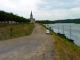 L'église en bord de Loire   Crédit : André Pommiès