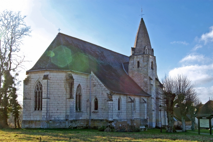 ÉGLISE SAINT MARTIN de Céré-la-Ronde. L'église dédiée à St Martin date du XVIème siècle, seules les fondations de la nef et le clocher datent du XIIème siècle.