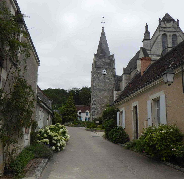 Dans le village vers l'église - Chédigny