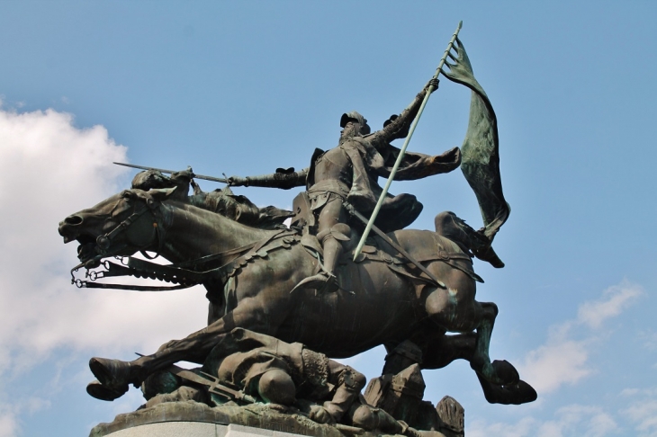 Statue de Jeanne-D'Arc  - Chinon