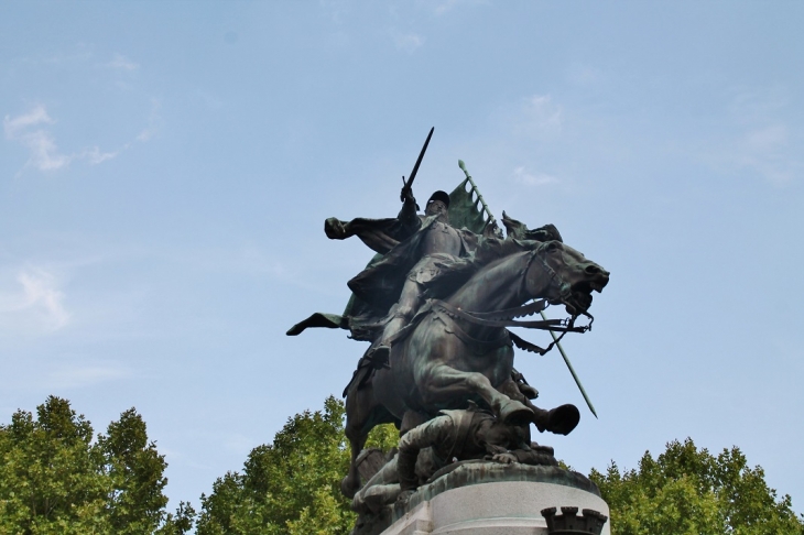 Statue de Jeanne-D'Arc  - Chinon