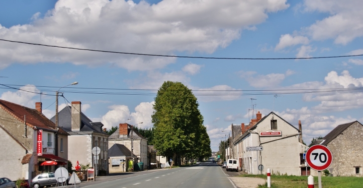 Le Village - La Celle-Saint-Avant