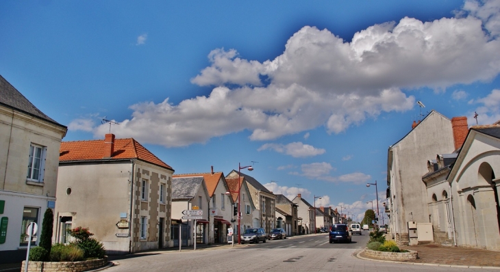 Le Village - La Celle-Saint-Avant