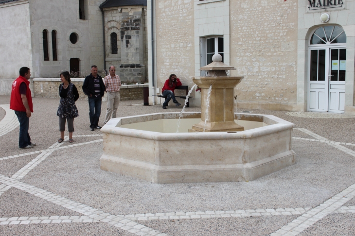 Fontaine place de la Mairie Création Rémi Coudrain - La Celle-Saint-Avant