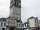 Photo suivante de Loches place de la Marne : la vue sur la  tour Saint Antoine