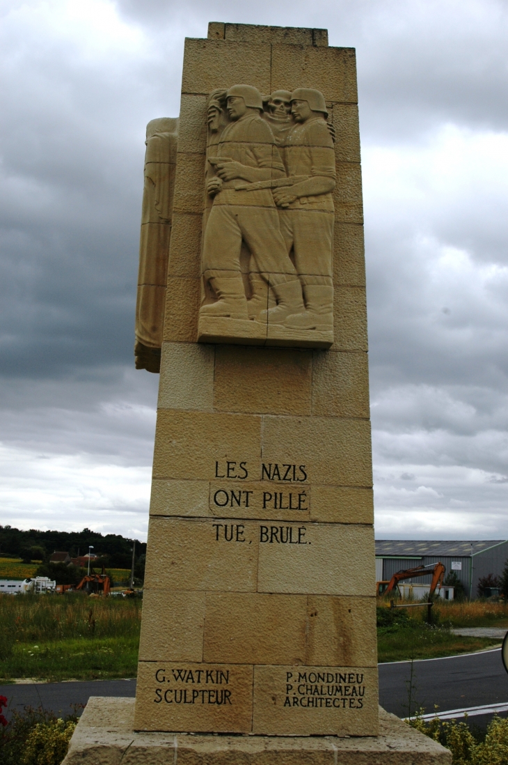 Monument dédiè  aux Martyrs de Maillé tuès par les Nazis