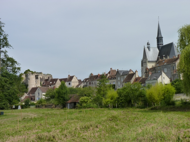 L'ensemble du village   Crédit : André Pommiès - Montrésor