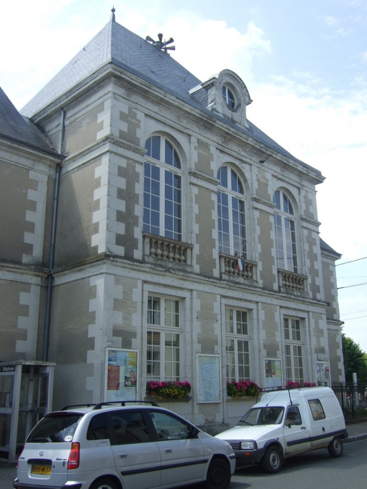 Mairie de Neuvy-le-Roi