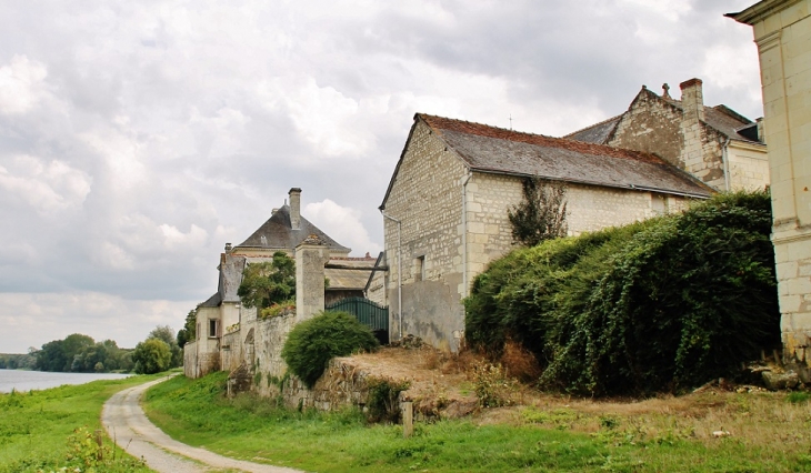 Le Village - Rivière