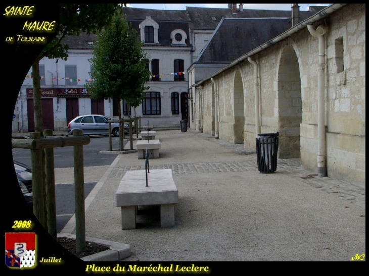 Place du Maréchal Leclerc et les Halles - Sainte-Maure-de-Touraine