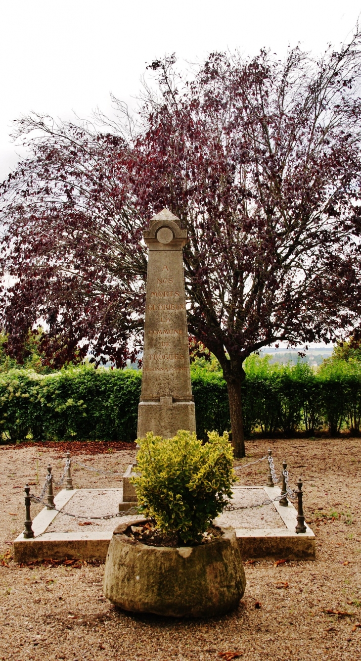 Monument-aux-Morts - Trogues