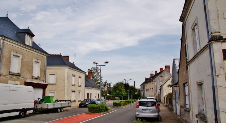 Le Village - Villeperdue