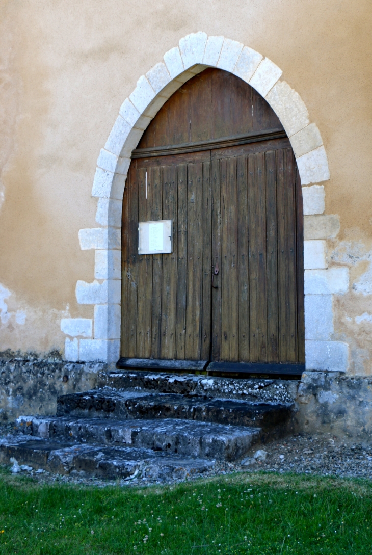 Le portail de l'église du Pin. - Badecon-le-Pin
