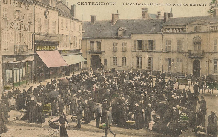 Place Saint-Cyran un jour de marché! - Châteauroux