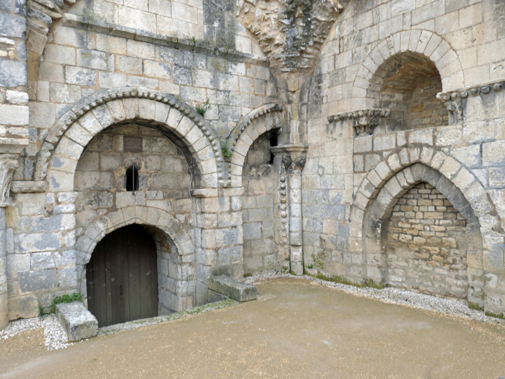 Les vestiges de l'ancienne abbaye - Déols