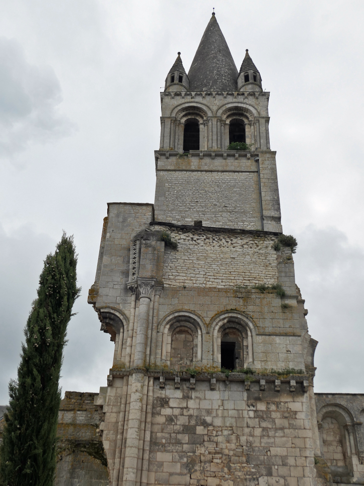 Le clocher de l'ancienne abbatiale - Déols