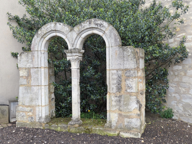 Les arcades gothiques du cloître - Déols