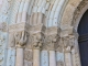 Abbaye Notre Dame : chapiteaux sulptés du portail de l'abbatiale.