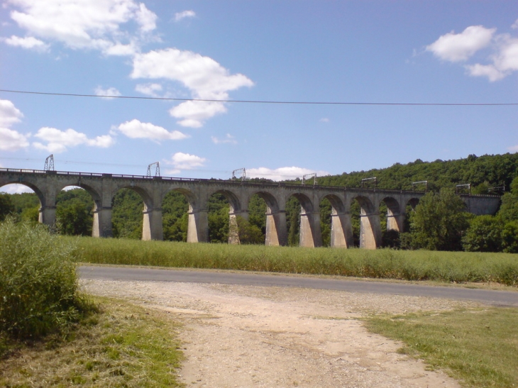 Le viaduc de Chabenet ligne Paris/Toulouse - Le Pont-Chrétien-Chabenet