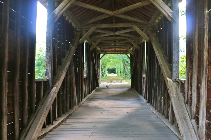 Le pont du bois couvert - Le Pont-Chrétien-Chabenet