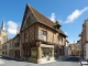 Photo suivante de Levroux Maison de bois, dites maison Saint-Jacques. Cette superbe maison à pans de bois a été datée de la fin XVe siècle.