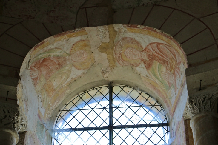 Abbatiale Saint Pierre : peinture murale romane du choeur. - Méobecq