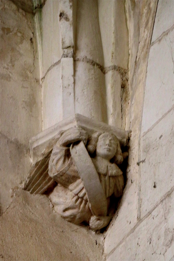 Eglise Saint Sulpice : corbeau de la nef. - Palluau-sur-Indre