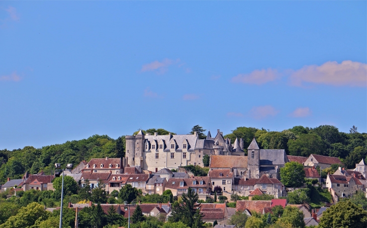 Vue sur le village et le château. - Palluau-sur-Indre