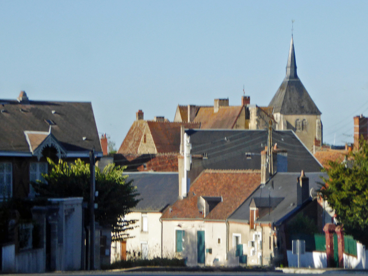Vue sur le centre et l'église - Reuilly